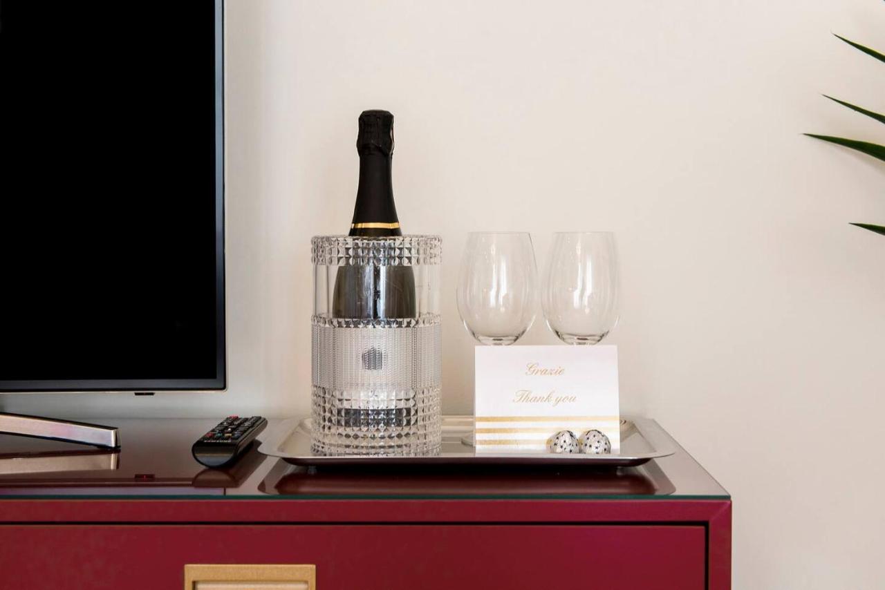 Madonna Montecchi Luxury Suite In เวโรนา ภายนอก รูปภาพ